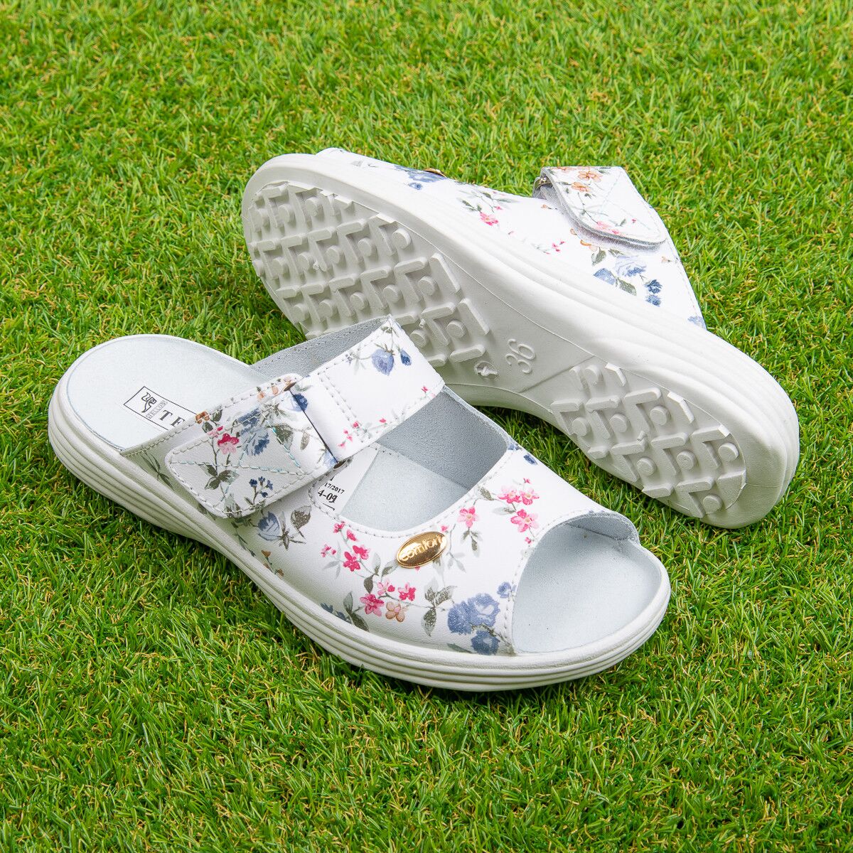 1890516912_zhenskie-kozhanye-otkrytye Papuci deschiși din piele “Tellus” 54-09 Alb cu flori - imagine 1