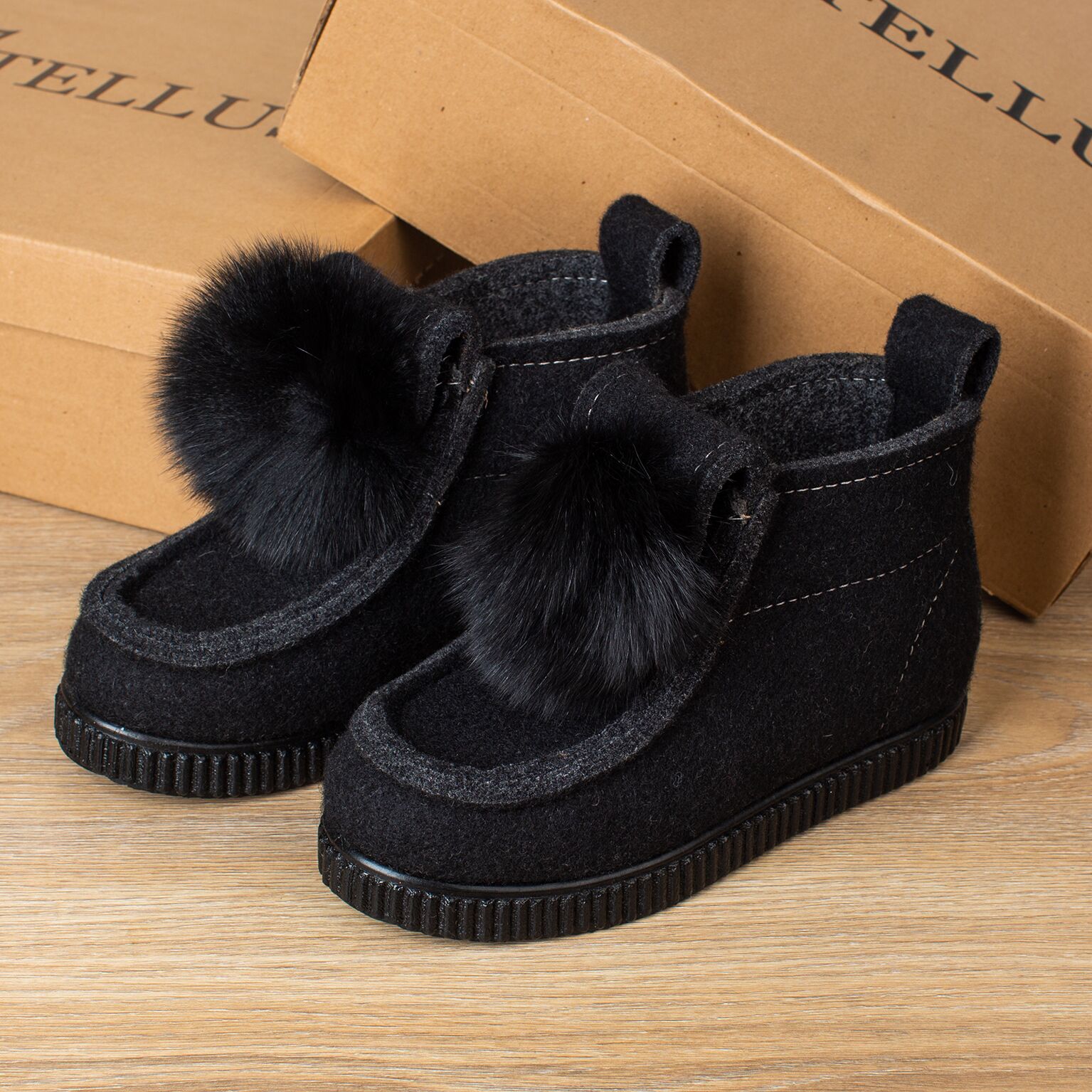 Ghete din pâslă naturala "TELLUS" 00088, Negru - imagine 1