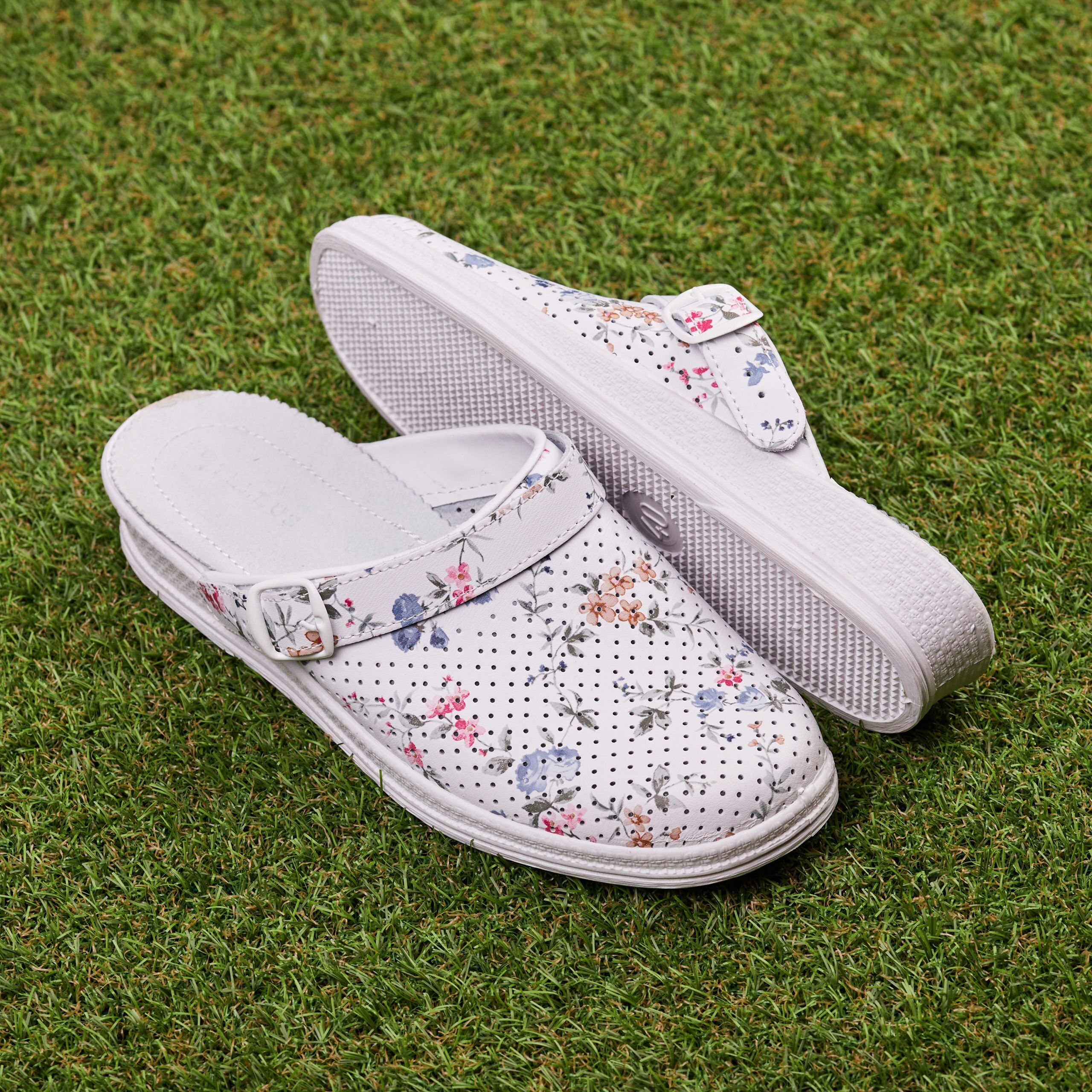 1 (1) Saboti medicali piele Tellus 74-08/01, Alb cu flori - imagine 1