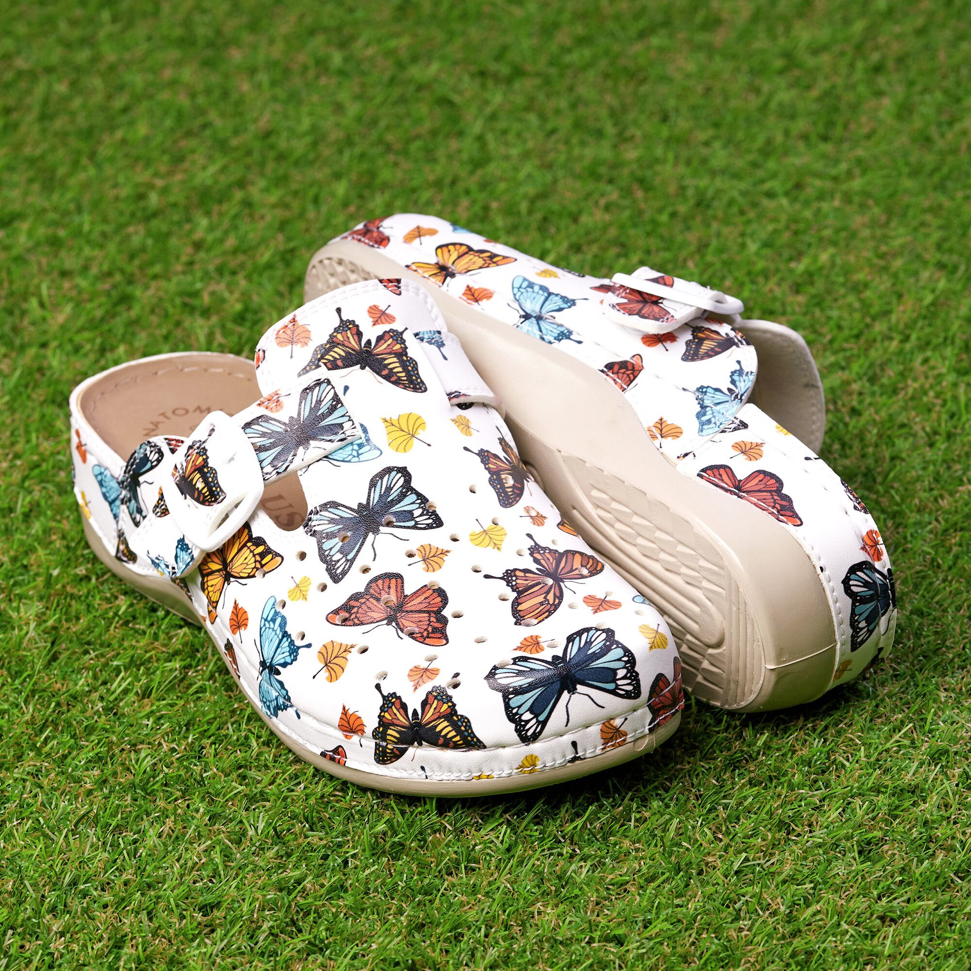 Saboti medicali dama "Tellus" 25-19/1, Alb cu fluturi - imagine 1